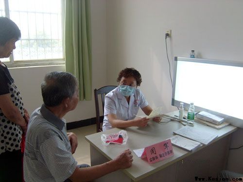 上海肺科医院专家来市五院坐诊、查房和学术讲座