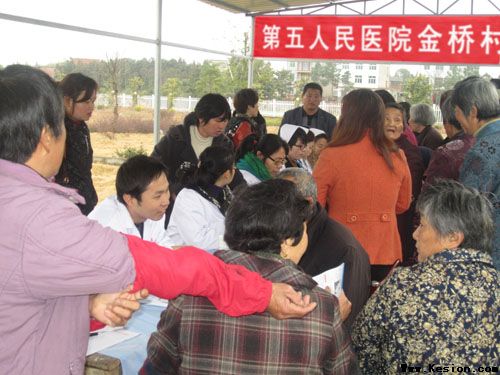 创先争优送平安——第五人民医院免费为80岁以上老职工体检