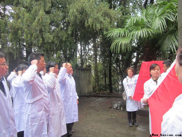 第五人民医院开展“重温入党誓言，践行群众路线”教育实践活动