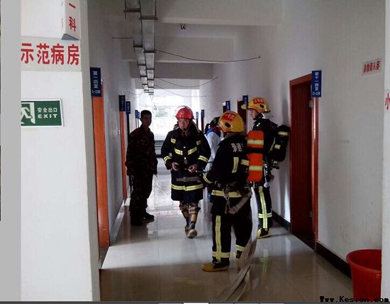 景德镇市公安消防支队高新消防大队在市五院举行消防演练