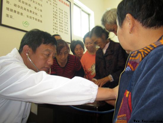 联创共建，携手共进——市第五人民医院在古城村开展大型义诊活动