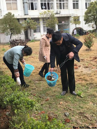 市五院开展环境大整治党员干在前主题党日活动