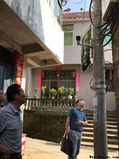 市五院到浮梁县江村乡严台村开展综治帮扶工作