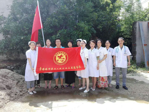 市五院开展党员志愿服务活动——为古城村老党员和残障人士进行义诊