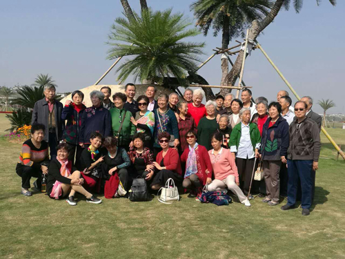 市五医院组织退休职工开展重阳节活动
