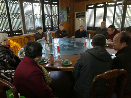 市五院退休支部党员认真学习十九大精神