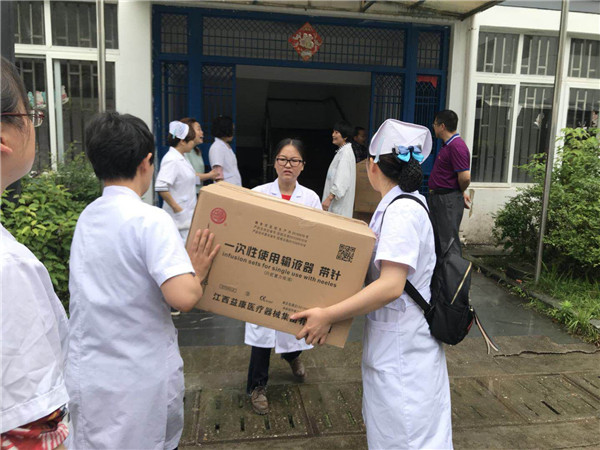 市五院团总支慰问西河湾福利院