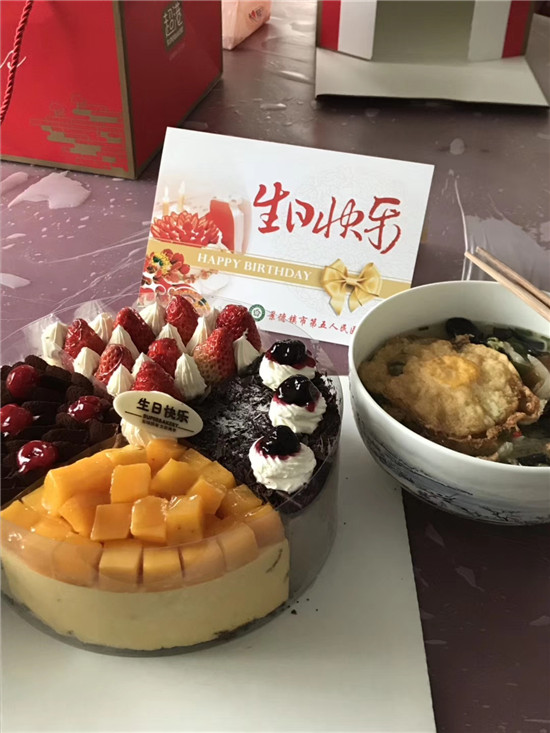 市五院工会开展职工生日慰问暖人心