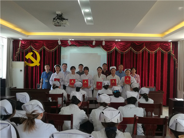 市五院举行“5.12国际护士节”表彰大会