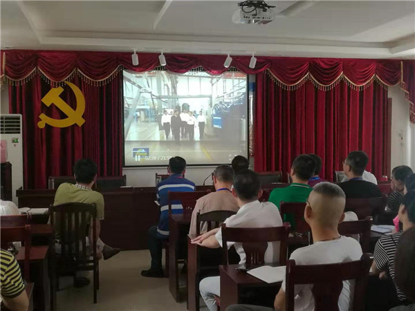 市五院观看学习习近平总书记视察江西时的重要讲话精神视频