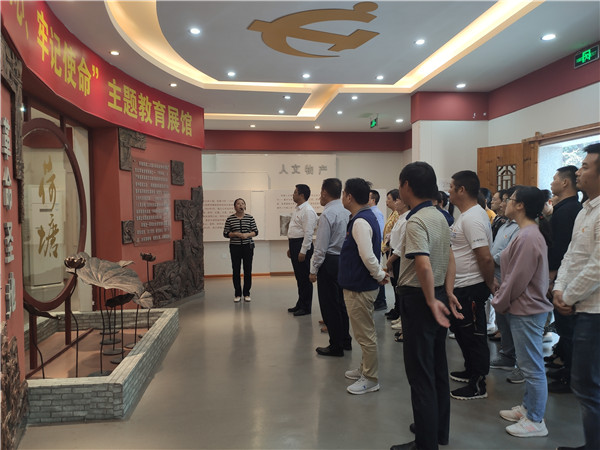 市五院赴红色荷塘开展主题党日活动