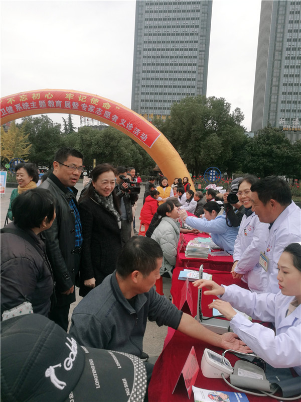 市五院参加卫健系统“不忘初心、牢记使命”主题教育成果展暨专家志愿者义诊活动