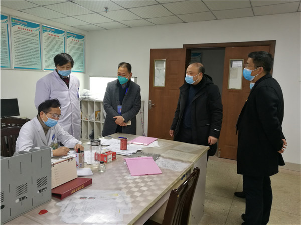 市五院领导班子带队走访慰问一线医护人员