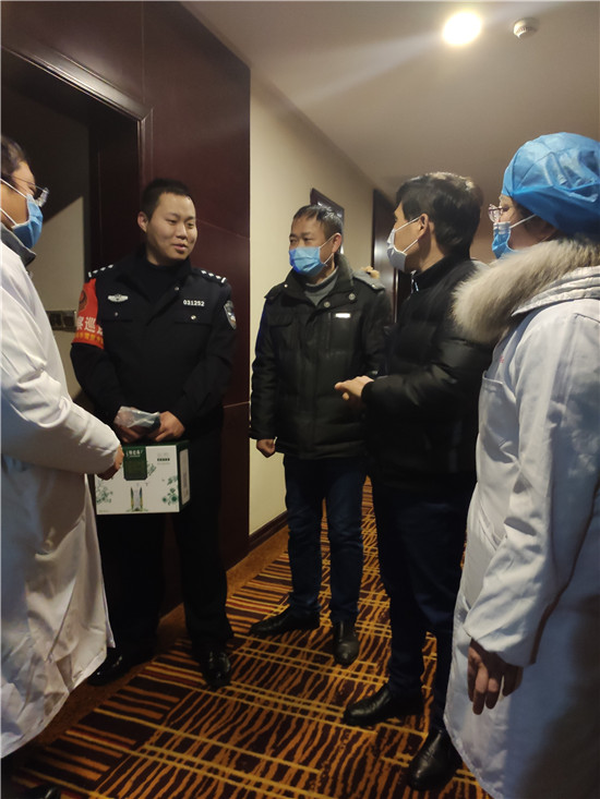 市五院慰问豪门留验站驻守人员