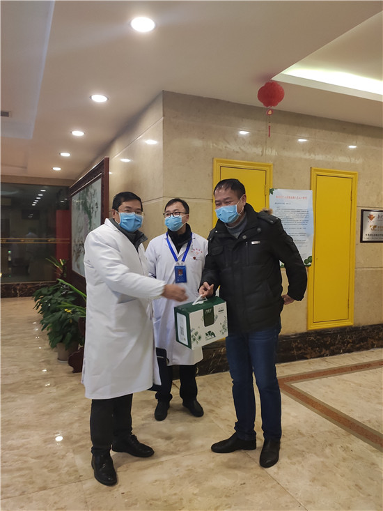 市五院慰问豪门留验站驻守人员