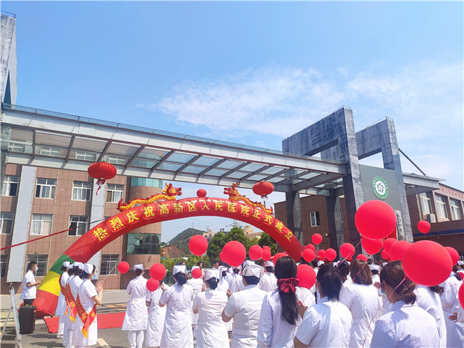 市五院举行高新区人民医院揭牌仪式