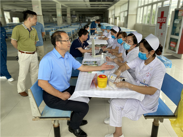 高新区人民医院大型义诊活动——关爱职工送健康  爱心义诊进园区