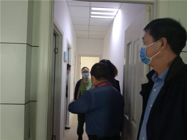 省专家组莅临市五院调研督导实验室生物安全工作