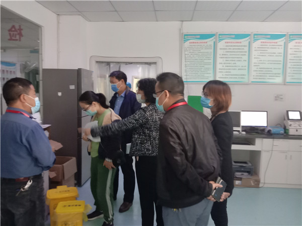 省专家组莅临市五院调研督导实验室生物安全工作