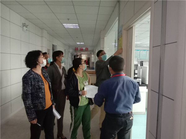 省专家组莅临市五院调研督导实验室生物安全工作