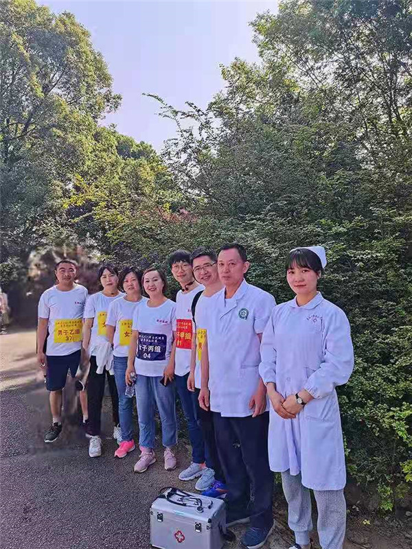 市五院积极参加高新区全民健身春季登山活动