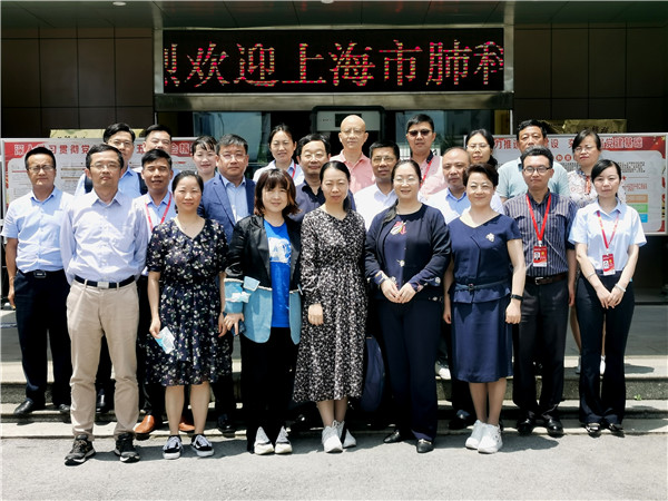 市五院特邀同济大学附属上海市肺科医院来院义诊、座谈及查房