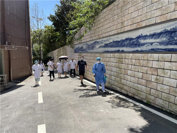 市五院开展发热患者就诊应急处置演练