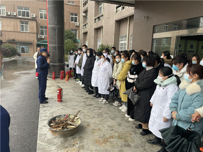 市五院开展“一警六员”消防基本技能实操实训演练