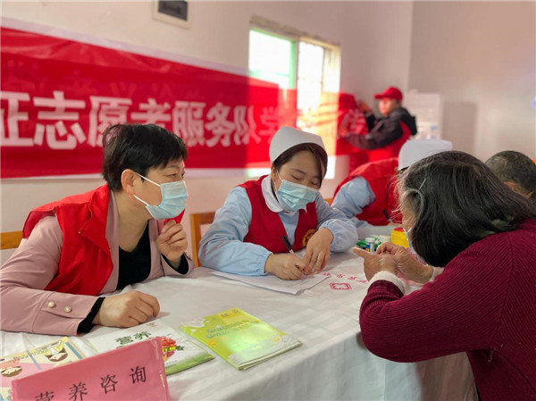 学习雷锋精神  敬老义诊先行——市五院开展科普之春暨学雷锋科普志愿者服务月活动