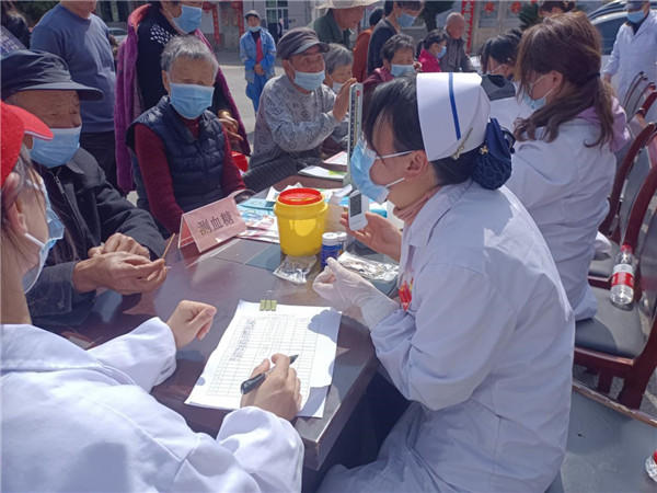 市五院开展反电信诈骗暨义诊活动