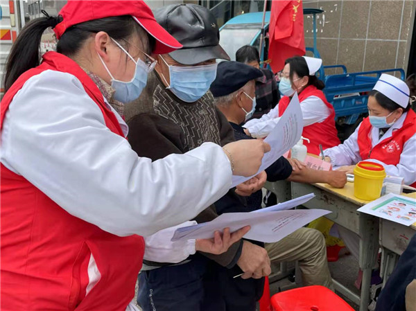 党旗在基层一线高高飘扬——市五院党员志愿服务队助力社区疫情防控