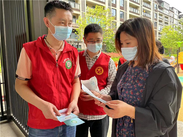 党旗在基层一线高高飘扬——市五院党员志愿服务队助力社区疫情防控