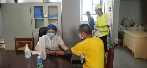 市五院：移动体检进工地 健康服务送上门