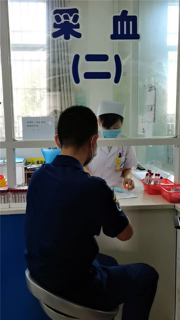 市五院为高新区消防人员进行健康体检