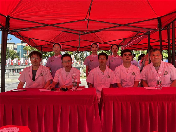 不忘初心,传承中医中药文化——市五院积极参与全市中医药法五周年义诊活动