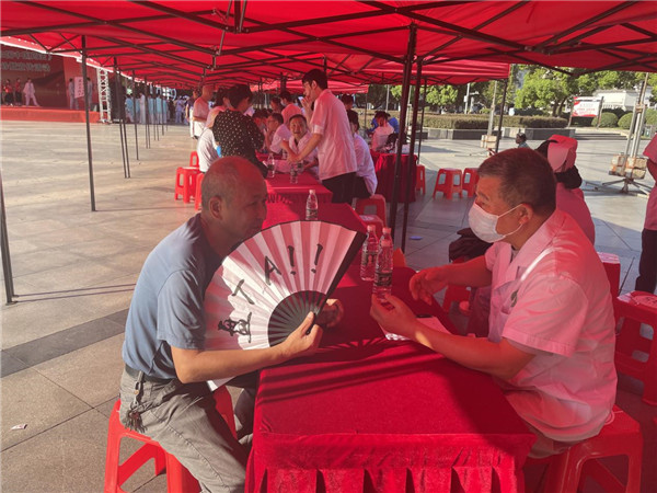 不忘初心,传承中医中药文化——市五院积极参与全市中医药法五周年义诊活动