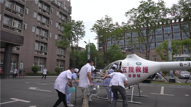 市五院开展“空中营救”应急医疗救援演练