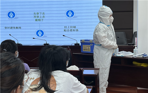市五院开展新冠病毒核酸采样集中培训考核工作
