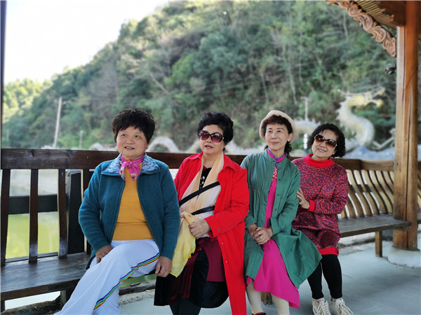 市五院组织退休老同志开展重阳节活动
