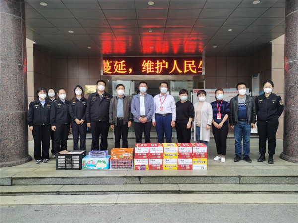 高新区领导看望慰问市五院疫情防控一线人员