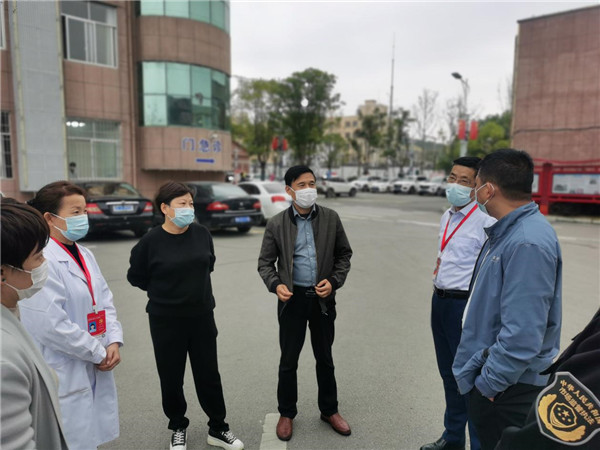 高新区领导看望慰问市五院疫情防控一线人员