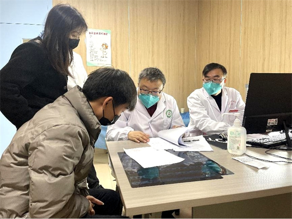 市五院特邀上海市肺科医院结核科专家来院坐诊