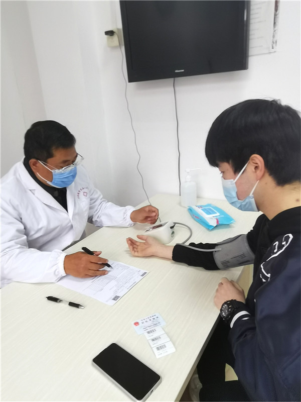 市五院为美菱公司职工进行健康体检