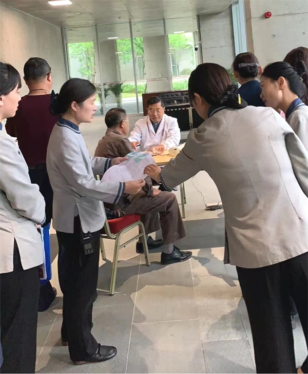 市五院健康体检中心:健康证件“一次办”  高效服务暖人心