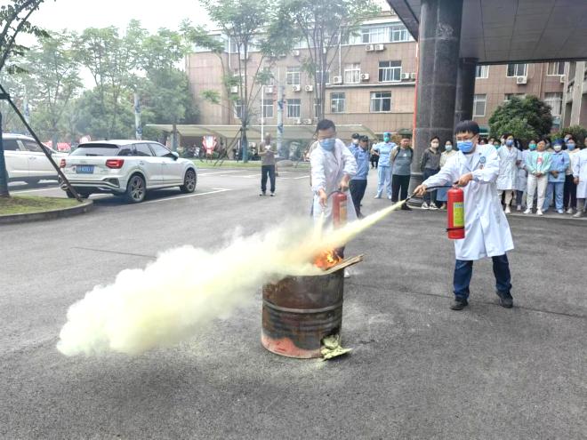 市五院开展“一警六员”消防基本技能实操实训活动