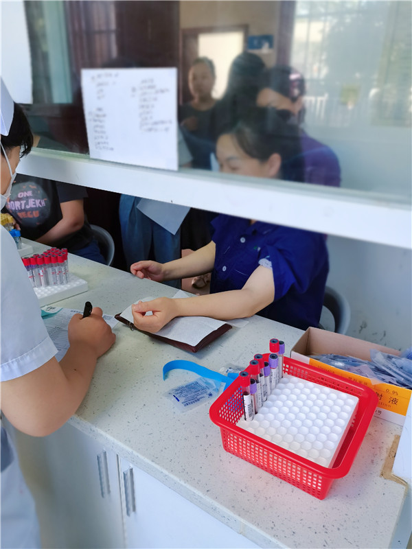 景德镇市第五人民医院为华意压缩公司职工进行健康体检