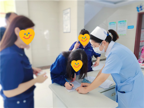 景德镇市第五人民医院为华意压缩公司职工进行健康体检