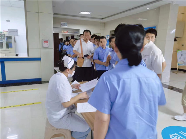 市五院为航胜航空公司职工进行健康体检