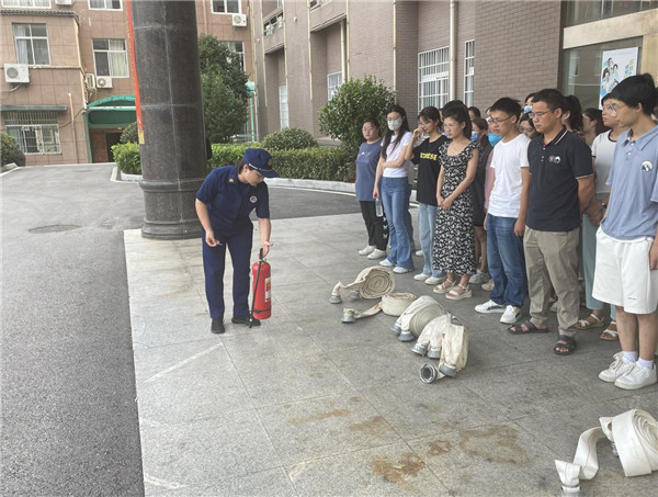 市五院开展“一警六员”消防技能实操实训活动