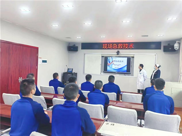 市五院走进高新区消防大队开展急救技术培训活动